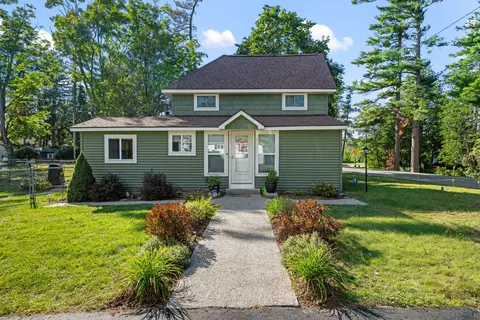 3401 Poplar St, Indian River, MI 49749