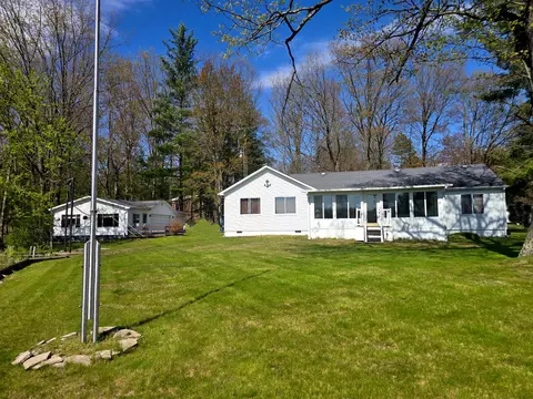 600 Bushong Beach Rd, Gladwin, MI 48624
