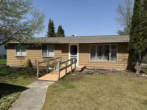 5510 Chestnut Dr, Cheboygan, MI 49721