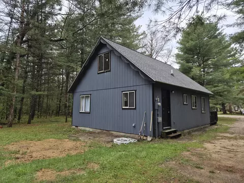 Exterior - 208 E Loves Dr, Roscommon, MI 48653 photo 6 of 10