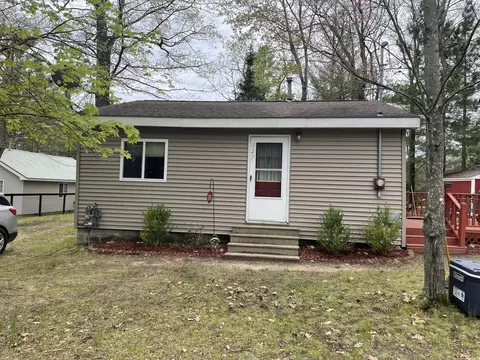 327 Sparrow Ave, Roscommon, MI 48653