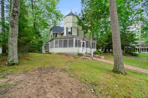 6378 Hillside Ave, Indian River, MI 49749