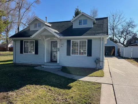 117 Oliver Dr, Houghton Lake, MI 48629