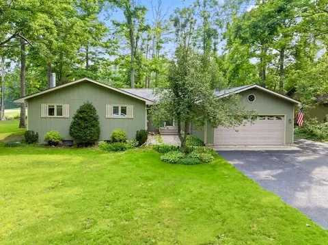 569 Woodside Ln, Gaylord, MI 49735