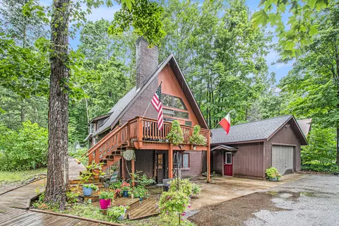 02055 N Springbrook Rd, Boyne Falls, MI 49713