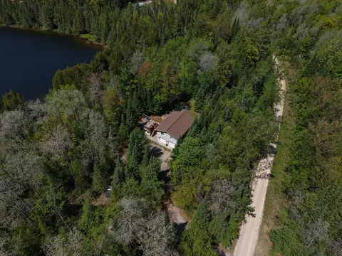 1725 E Lake Cir, Barton City, MI 48705