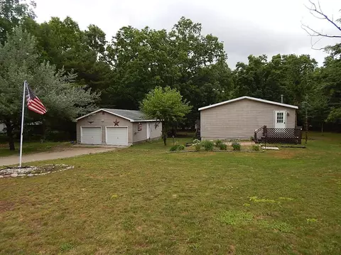 2389 W Maplehurst Dr, Roscommon, MI 48653