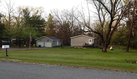 2389 W Maplehurst Dr, Roscommon, MI 48653