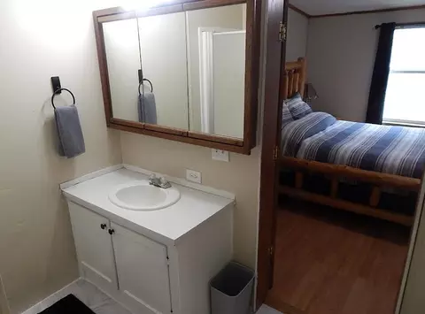 Bath - 2389 W Maplehurst Dr, Roscommon, MI 48653 photo 3 of 7
