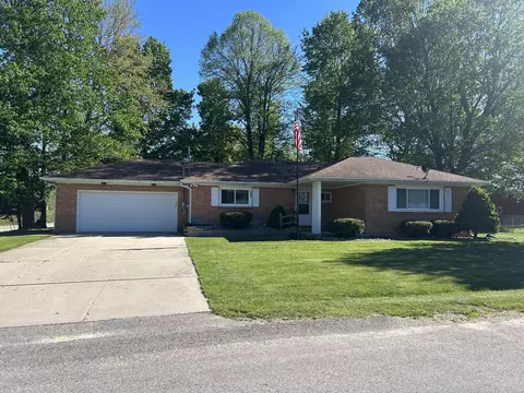 101 Grayling Ave, Houghton Lake, MI 48629