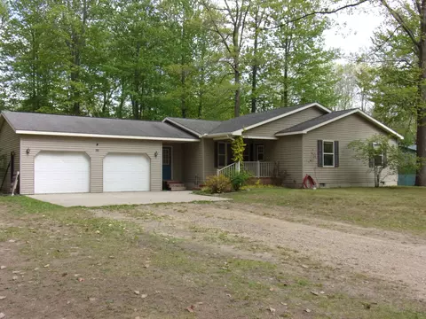 4261 Pebble Beach Dr, Gladwin, MI 48624