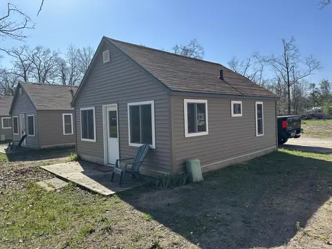 5115 S Straits Hwy #CABIN 16, Indian River, MI 49749