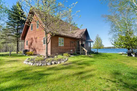 10216 W Munro Lake Dr, Levering, MI 49755