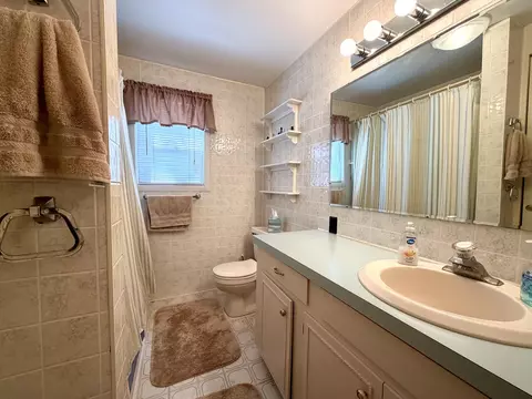 Bath - 332 Pingree St, Roscommon, MI 48653 photo 2 of 3