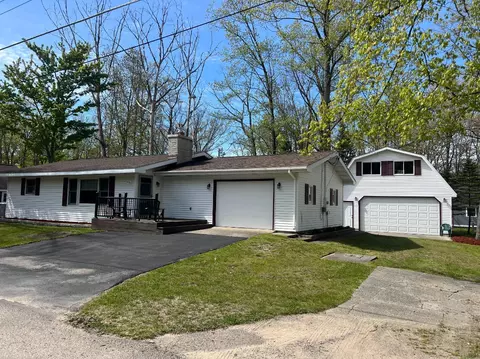 332 Pingree St, Roscommon, MI 48653
