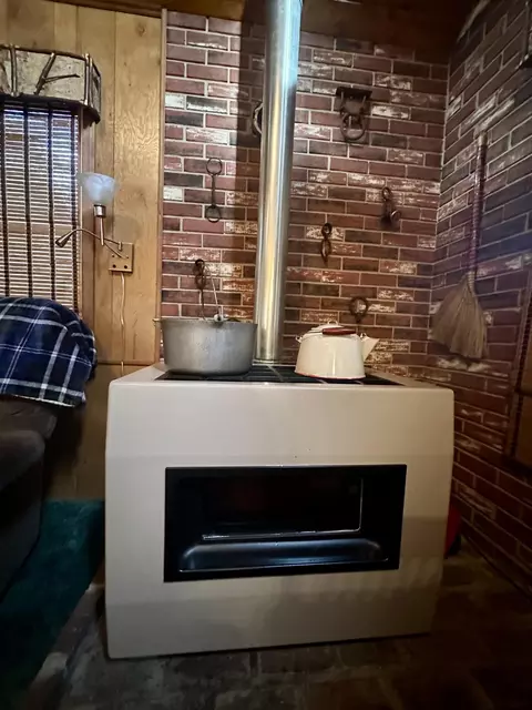 Kitchen - 2410 N Manistee River Rd, Grayling, MI 49738 photo 4 of 5