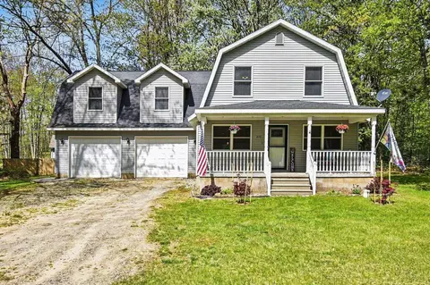 210 Whitebirch Dr, Houghton Lake, MI 48629