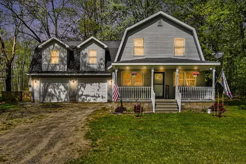 210 Whitebirch Dr, Houghton Lake, MI 48629