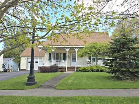 291 Mccann St, St. Ignace, MI 49781