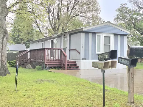 109 Cadillac Ave, Houghton Lake, MI 48629