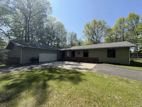 11297 Fairway Dr, Roscommon, MI 48653