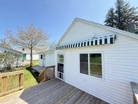 Exterior - 998 Loomis St, Cheboygan, MI 49721 photo 5 of 12