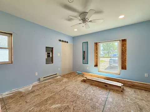 Bedroom - 998 Loomis St, Cheboygan, MI 49721 photo 3 of 7