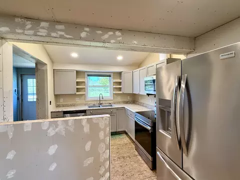 Kitchen - 998 Loomis St, Cheboygan, MI 49721 photo 7 of 7