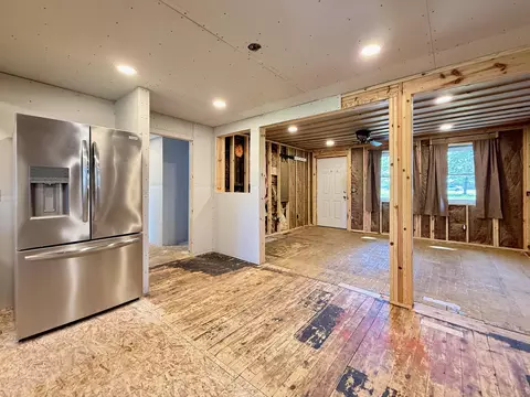 Kitchen - 998 Loomis St, Cheboygan, MI 49721 photo 6 of 7