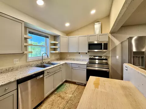 Kitchen - 998 Loomis St, Cheboygan, MI 49721 photo 1 of 7