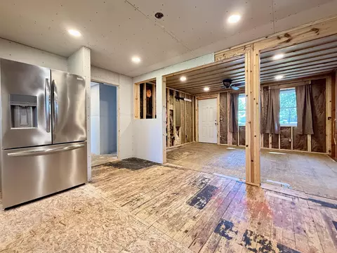 Kitchen - 998 Loomis St, Cheboygan, MI 49721 photo 5 of 7
