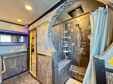 Bath - 998 Loomis St, Cheboygan, MI 49721 photo 1 of 3