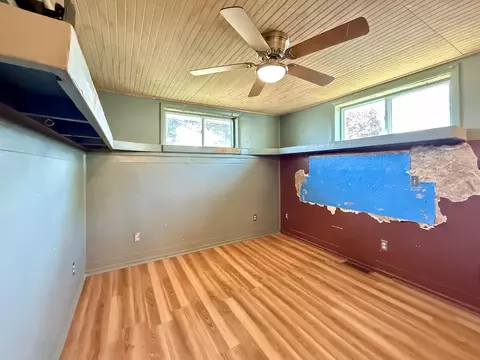 Bedroom - 998 Loomis St, Cheboygan, MI 49721 photo 5 of 7