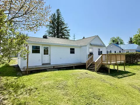 Exterior - 998 Loomis St, Cheboygan, MI 49721 photo 8 of 12