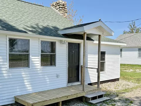Exterior - 998 Loomis St, Cheboygan, MI 49721 photo 2 of 12