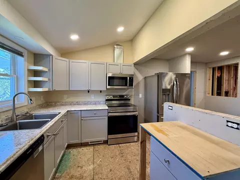 Kitchen - 998 Loomis St, Cheboygan, MI 49721 photo 2 of 7