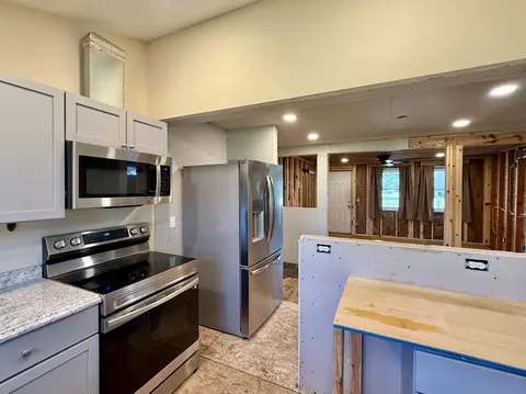 Kitchen - 998 Loomis St, Cheboygan, MI 49721 photo 3 of 7
