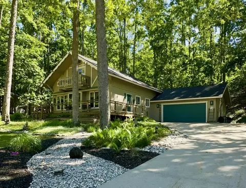 1581 Michaywe Dr, Gaylord, MI 49735