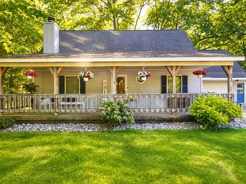 111 Chippewa Trl, Prudenville, MI 48651