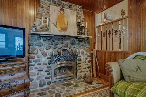 Living - 421 Clare Blvd, Roscommon, MI 48653 photo 6 of 7