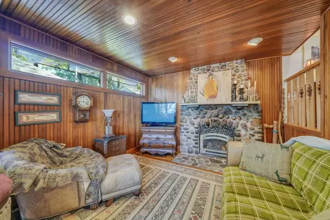 Living - 421 Clare Blvd, Roscommon, MI 48653 photo 5 of 7