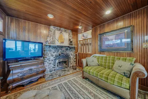 Living - 421 Clare Blvd, Roscommon, MI 48653 photo 2 of 7