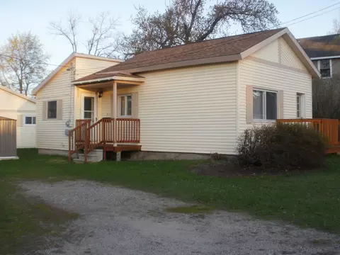 511 Palmyra St, Cheboygan, MI 49721