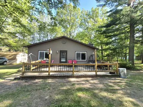2665 Santee Dr, Roscommon, MI 48653