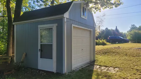 15218 Circle Dr, Millersburg, MI 49759