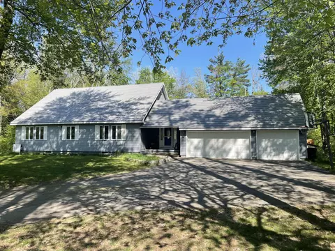 935 Robinhood Ln, Grayling, MI 49738