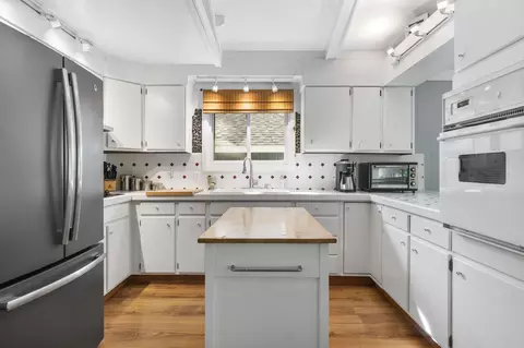 Kitchen - 11366 Nottingham Dr, Frederic, MI 49733 photo 1 of 3
