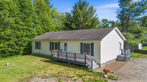 3079 Parrotts Pointe Rd, Indian River, MI 49749