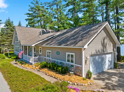 1811 Sunset Dr, Gaylord, MI 49735