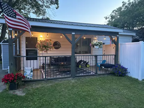 6137 Loud Dr, Oscoda, MI 48750